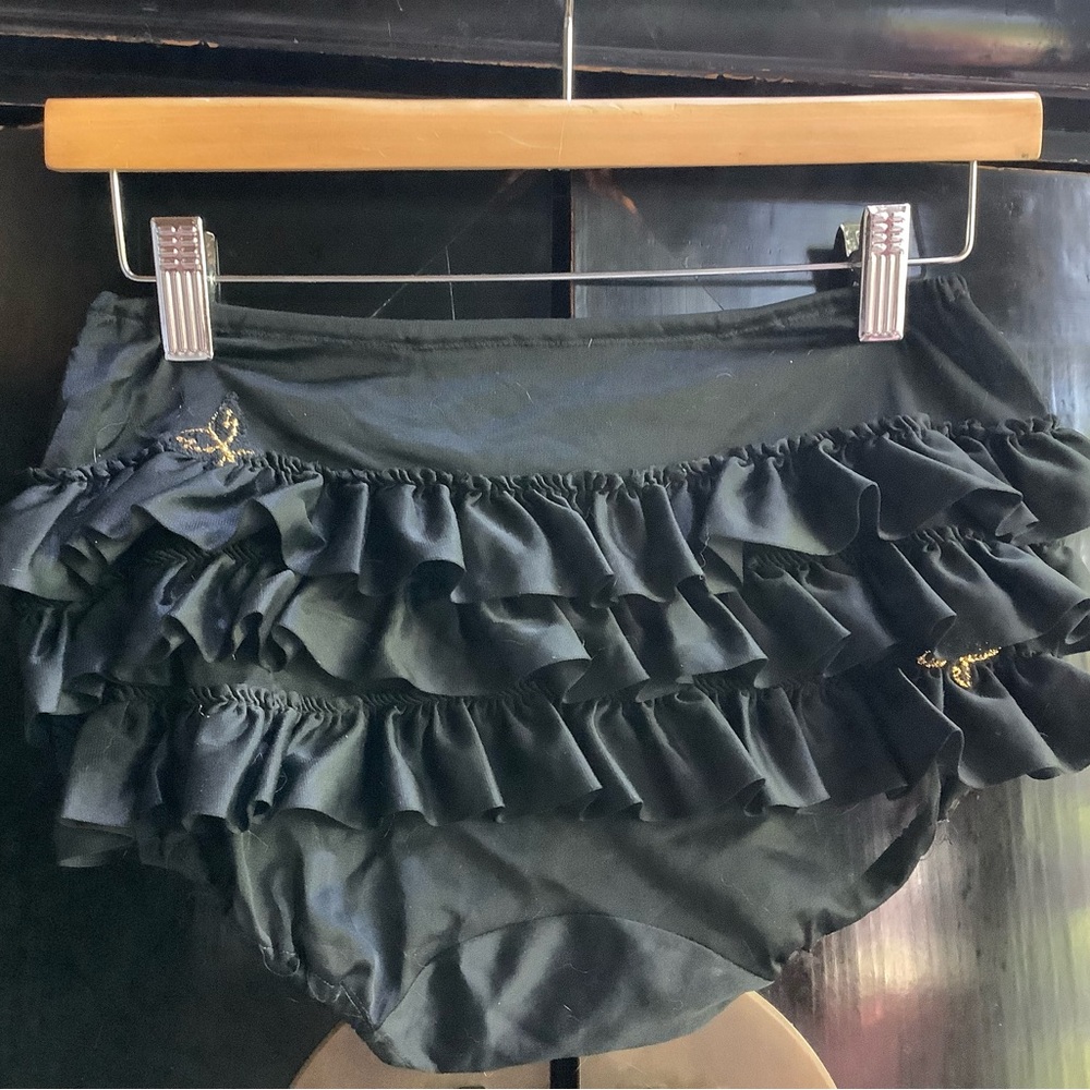 Retro Style Ruffled Bottoms - Picture 2 of 5